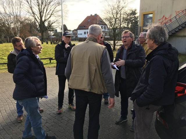 SPD-Fraktion vor Ort an der ehemaligen Regenbogenschule in Beckinghausen