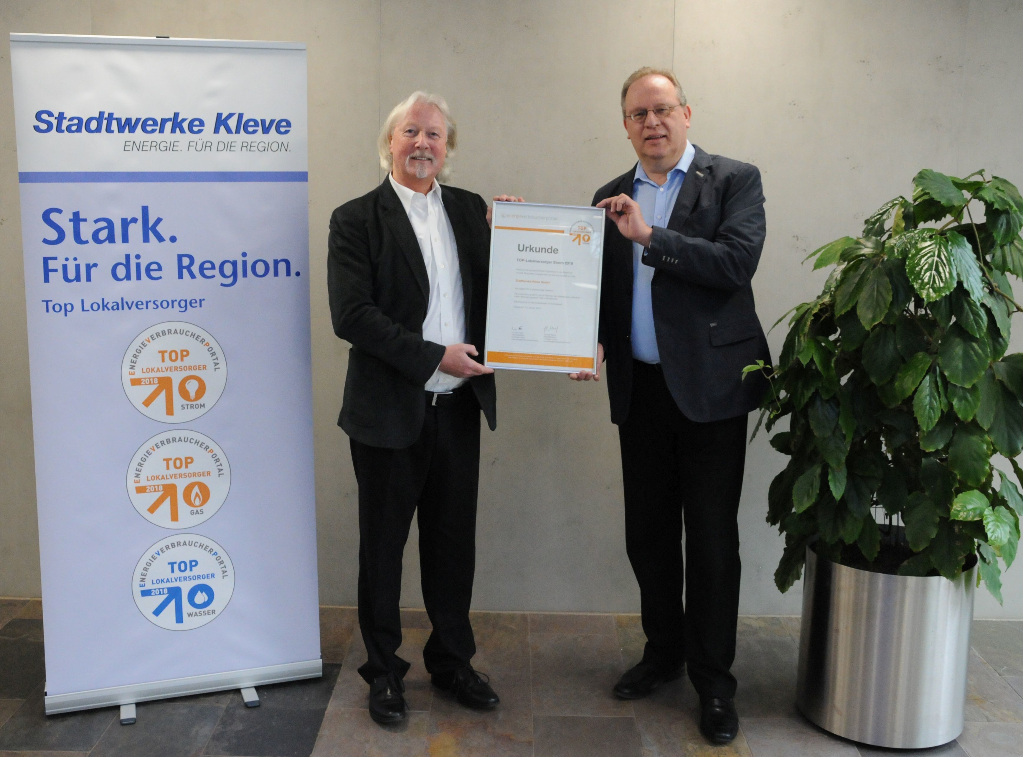 Rolf Hoffmann (l.) und Michael Knickrehm freuen sich über die Auszeichnungen.