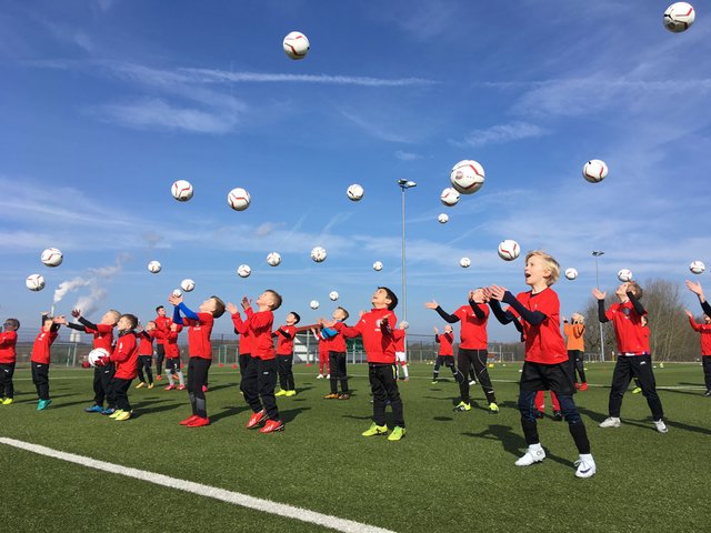 Zur Realisierung der Camps arbeitet das elfköpfige Team der Fußballfabrik gemeinsam mit seinen Franchisepartnern, den „Local Heroes“, die in ihrer jeweiligen Region das vorhandene Konzept erfolgreich umsetzen. Foto: privat