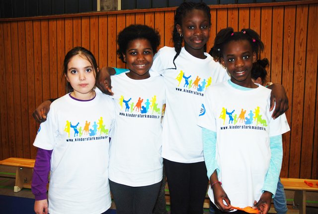 Fanden die Aktion auch sehr spannend: Ayse (10), Alicia (10), Oumou (10) und Kesley (10) (v.li.).
