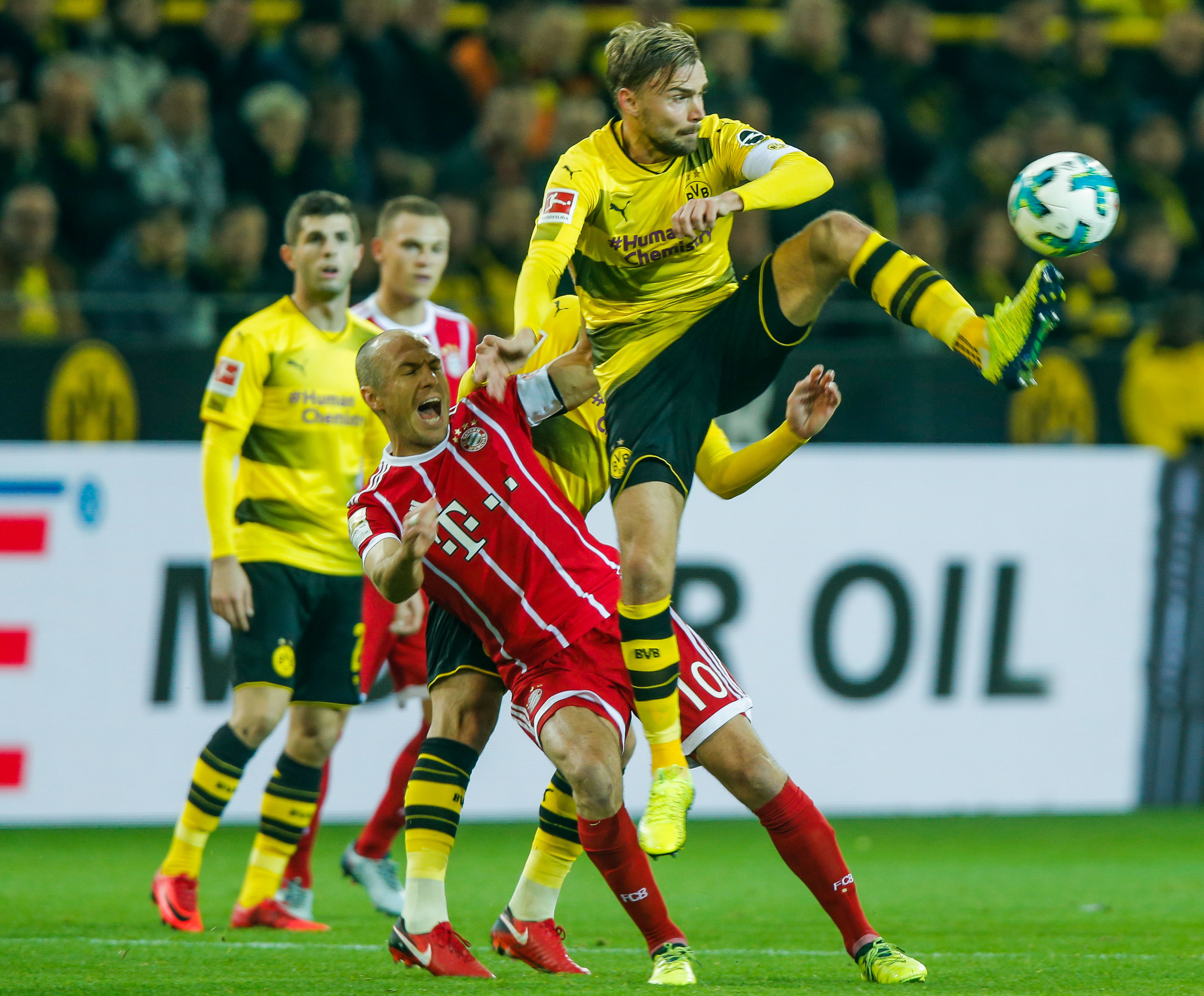 Traditionell geht es zwischen dem FC Bayern München und Borussia Dortmund heiß her. Da spielt es auch keine Rolle, dass der FCB der Konkurrenz enteilt ist.