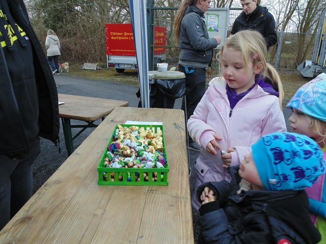 Oster-Naschereien gab's auch für die Kinder. | Foto: Aloysius Koch