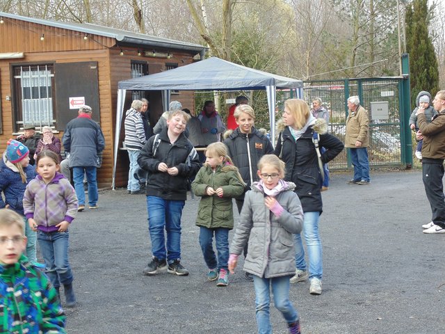 Schon früh strömten die Gäste aufs Vereinsgelände. | Foto: Aloysius Koch