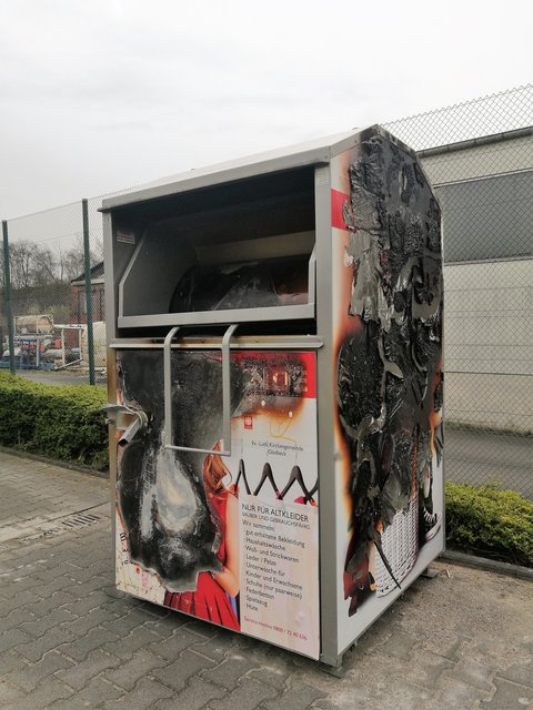 An Schultenstraße und Grünem Weg wurden am Gründonnerstag gleich zwei Container angezündet und mitsamt der gespendeten Kleidung zerstört. Foto: DRK