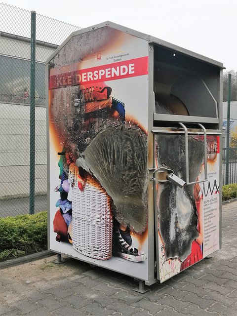 An Schultenstraße und Grünem Weg wurden am Gründonnerstag gleich zwei Container angezündet und mitsamt der gespendeten Kleidung zerstört. Foto: DRK