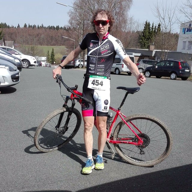 Michael Piechoki vom Team Zens & Friends wurde beim Cross-Duathlon "Hünsborn 2 be wild" Platz drei seiner Altersklasse.