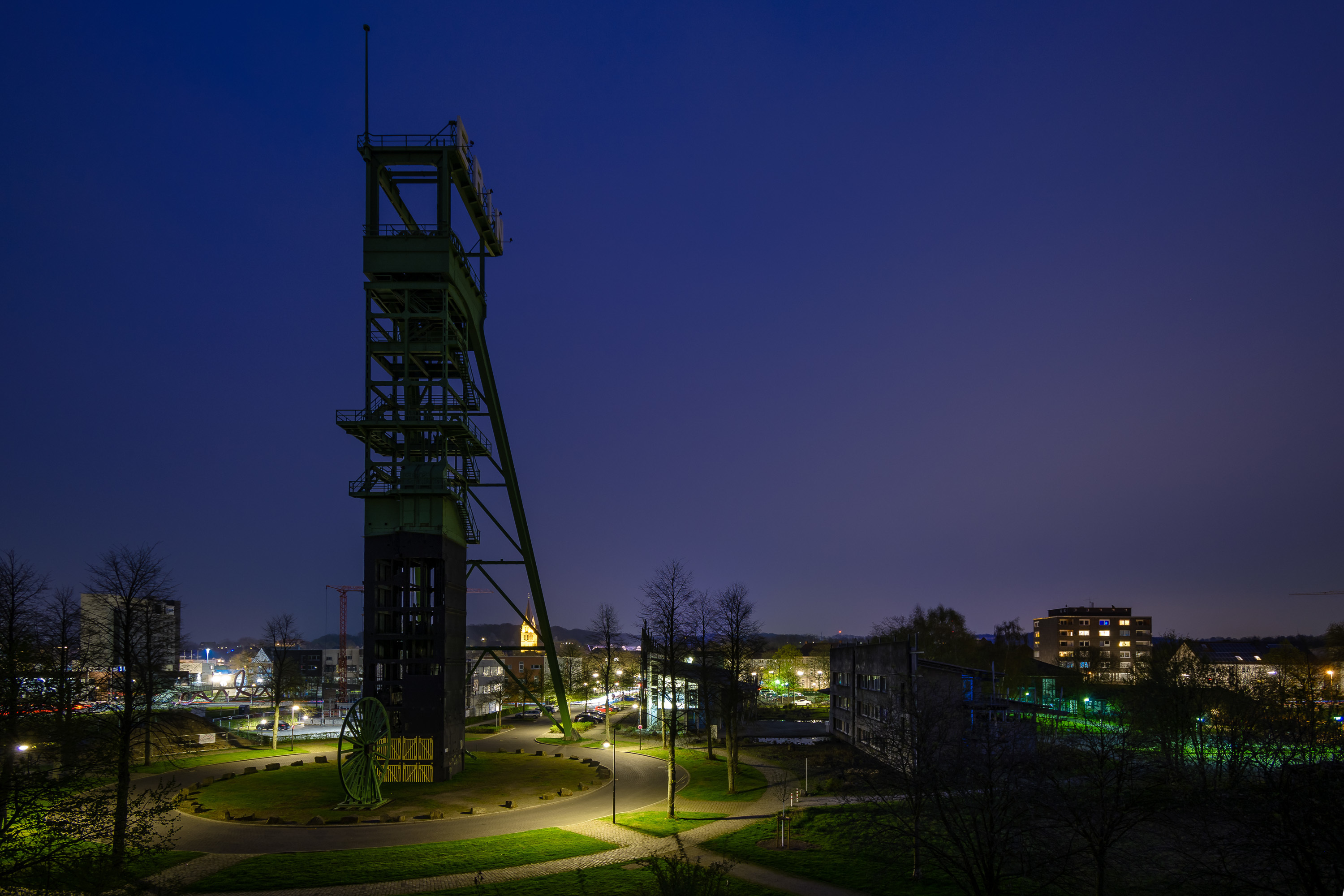 Vor dem Feuerwerk in der Blauen Stunde. Liebe Stadtverwaltung, hier würde sich ein beleuchteter Erin-Turm doch besonders gut machen, oder?