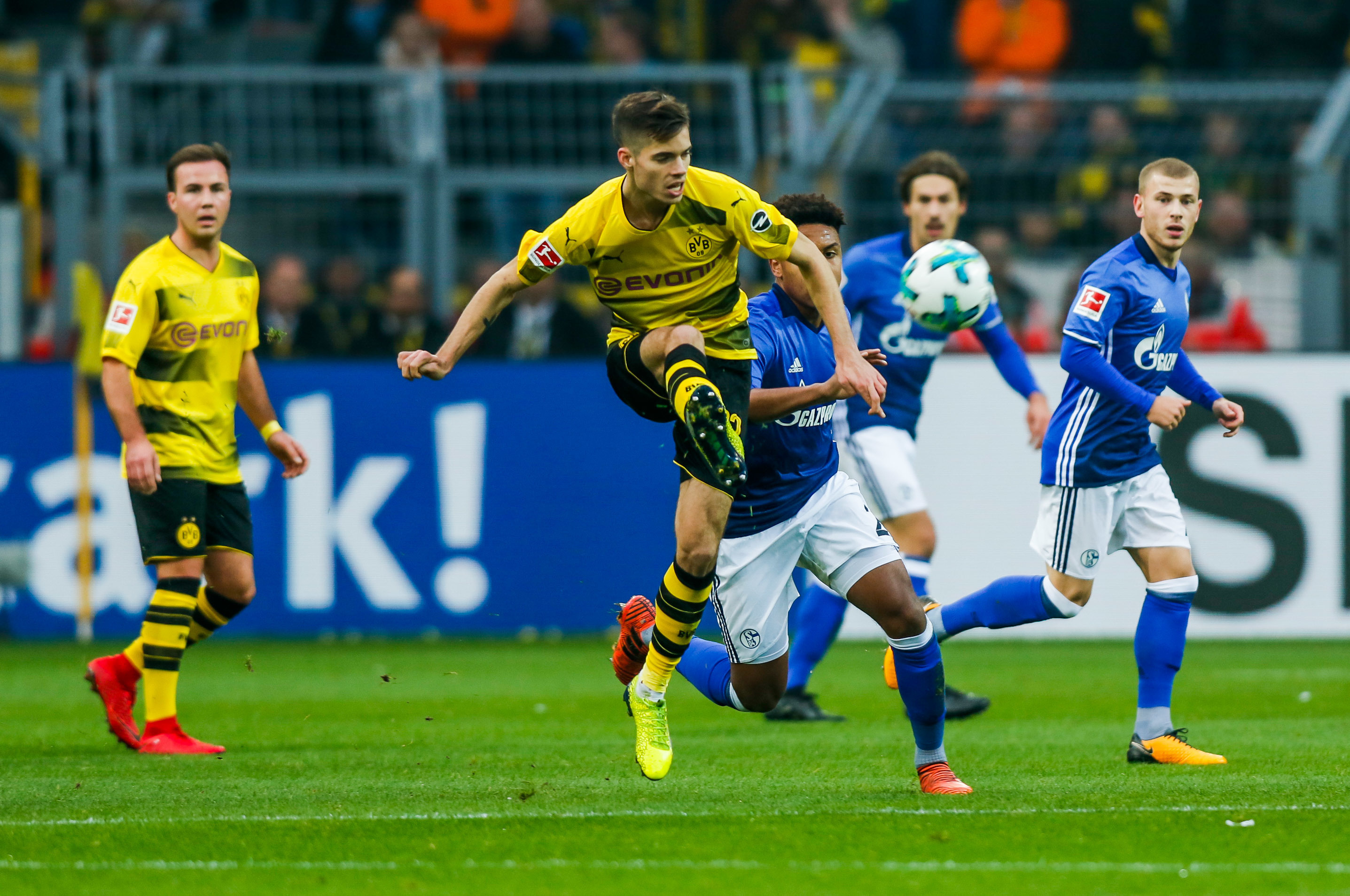 Am Sonntag steigt auf Schalke mal wieder ein Revierderby. Der S04 empfängt den BVB. Im November gab es ein spektakuläres Duell mit acht Toren.