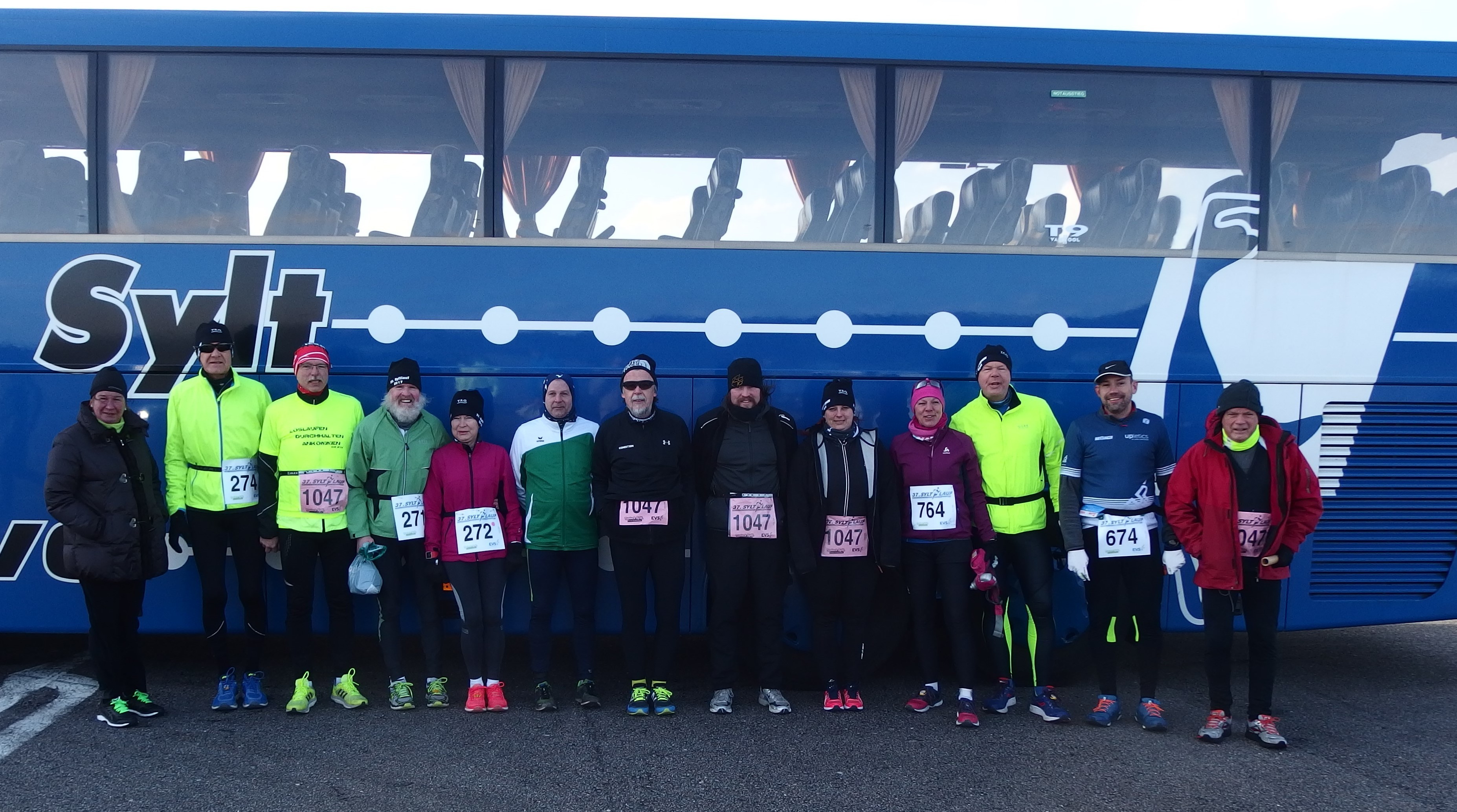 Vor dem Start am Shuttlebus