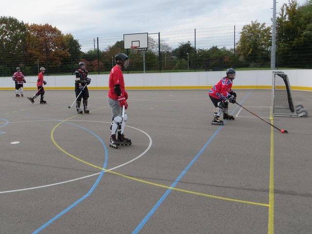 Inline-Hockey für Jugendliche und Erwachsene - Mindestalter 12 Jahre