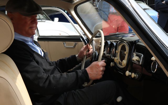 Franz Maag ist von der Geschichte des Automobils begeistert. Foto: Nils Krüger