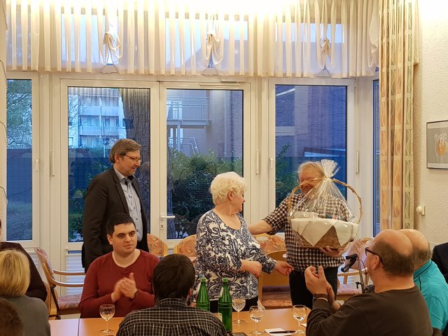 Nach vierzehn Jahren im Vorstand kandidierte die engagierte Sozialdemokratin Ulla Behnke nicht mehr für Vorstand. Dirk Heidenblut und Benno Justfelder dankten ihr herzlich für ihre geleistete Arbeit.