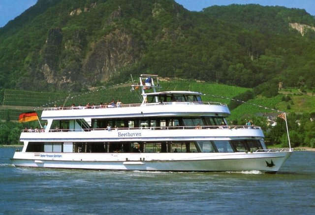 Mit der MS Beethoven geht es von Monheim aus nach Düsseldorf und wieder zurück. Fotos: WA-Archiv