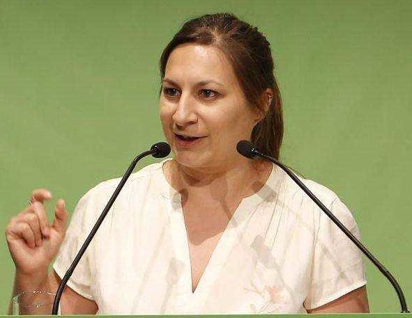 Gönül Eğlence, Vorsitzende des Essener kreisverbandes der Grünen kritisiert das Vorgehen der Essener Ausländerbehörde gegen die Familie Maqani als Skandal, der eine Familie zerstört, die sich nichts hat zuschulden kommen lassen.