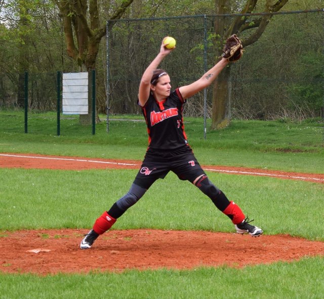 Neue Damensoftballmannschaft der Dortmund Wanderers startet erfolgreich