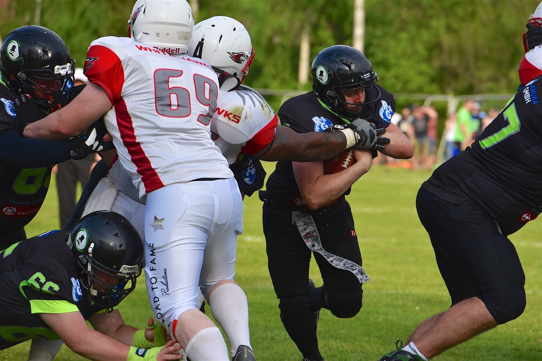 Quarterback Roman Prinz läuft die letzten Meter zum Touchdown selbst