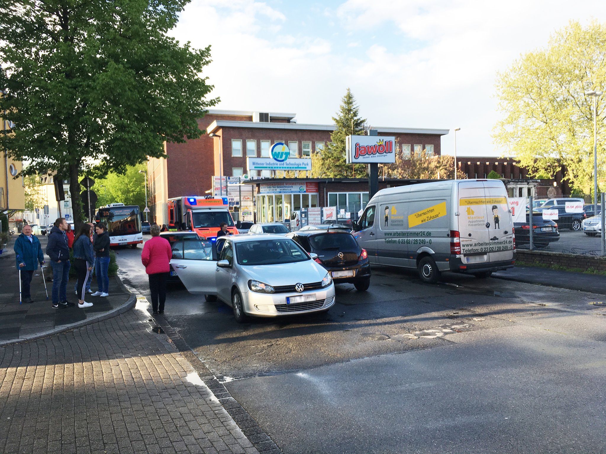 Unfall mit vier Fahrzeugen Stockumer Straße zeitweise voll gesperrt Witten Unfall mit vier Fahrzeugen Stockumer Straße zeitweise voll gesperrt Witten