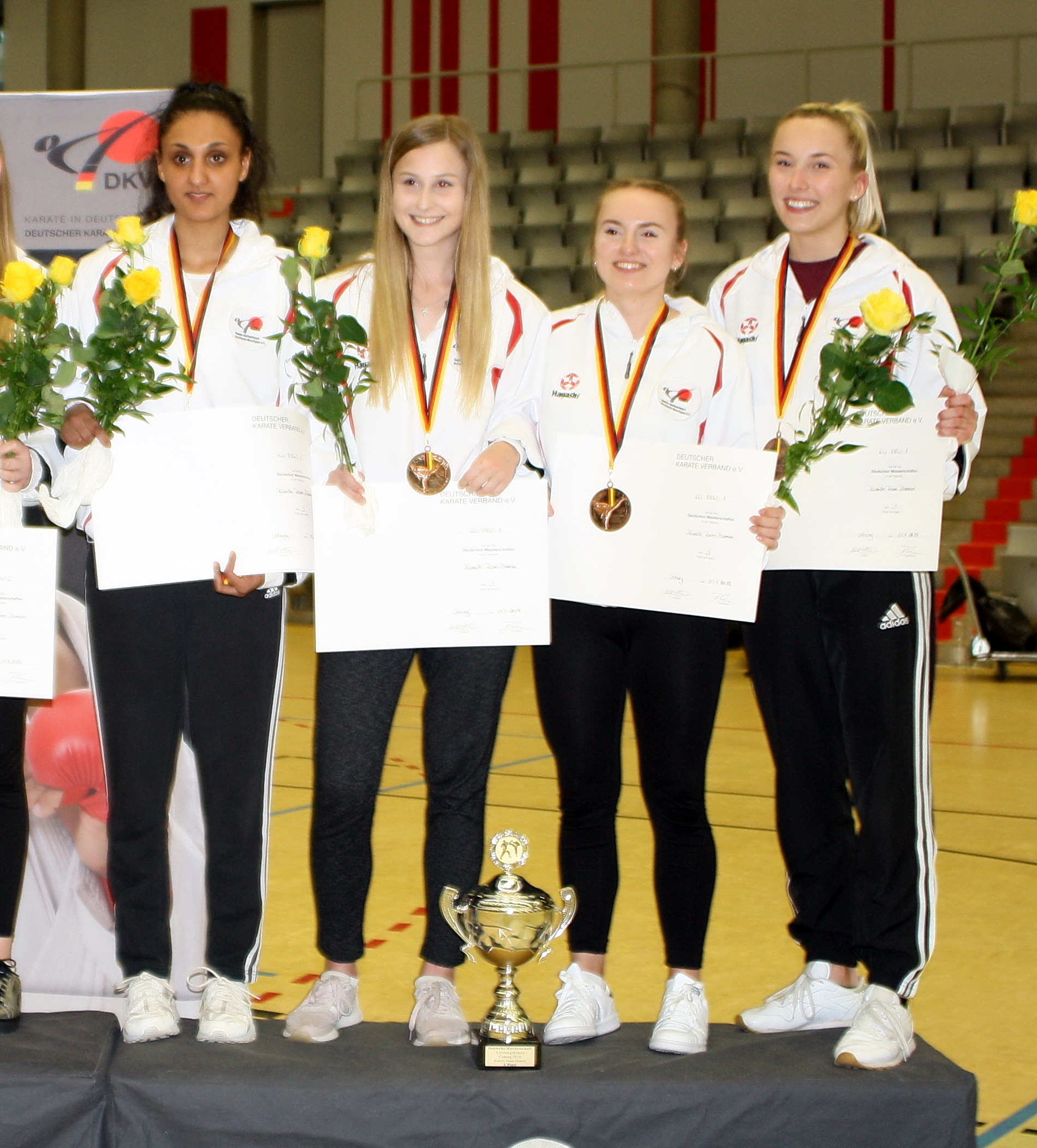 (Foto vl.: KG-1 NRW: Aneet Kahlon, Anna-Marie Woltering, Meike Drexhage, Celina Feemer)