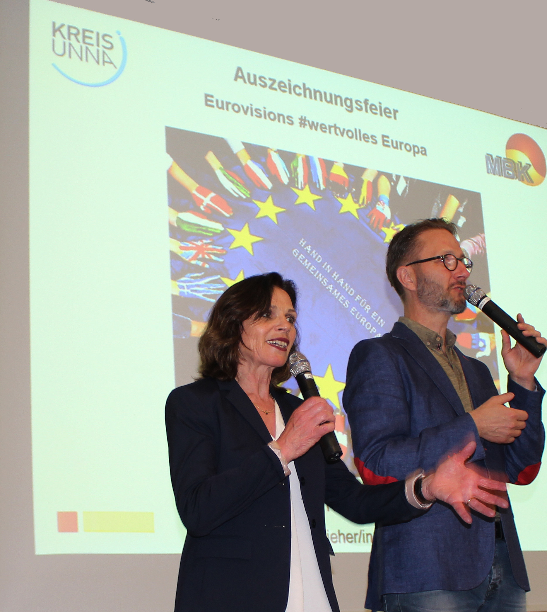 Schulleiterin OStD' Angelika Burkholz und WDR Moderator Uwe Schulz
