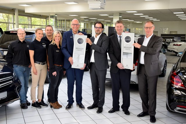 Ulrich Körner (Werkstattleiter PKW), Isabelle Herzog, Hubert Benson (Teamleitung Nutzfahrzeuge und Transporter), Svenja Hoffert, Geschäftsführer Markus Pettendrup, Daniel Haack (Vertriebsmanager Service PKW), Serviceleiter Franz-Josef Berger und Michael Lopata (Vertriebsmanager Service Transporter).