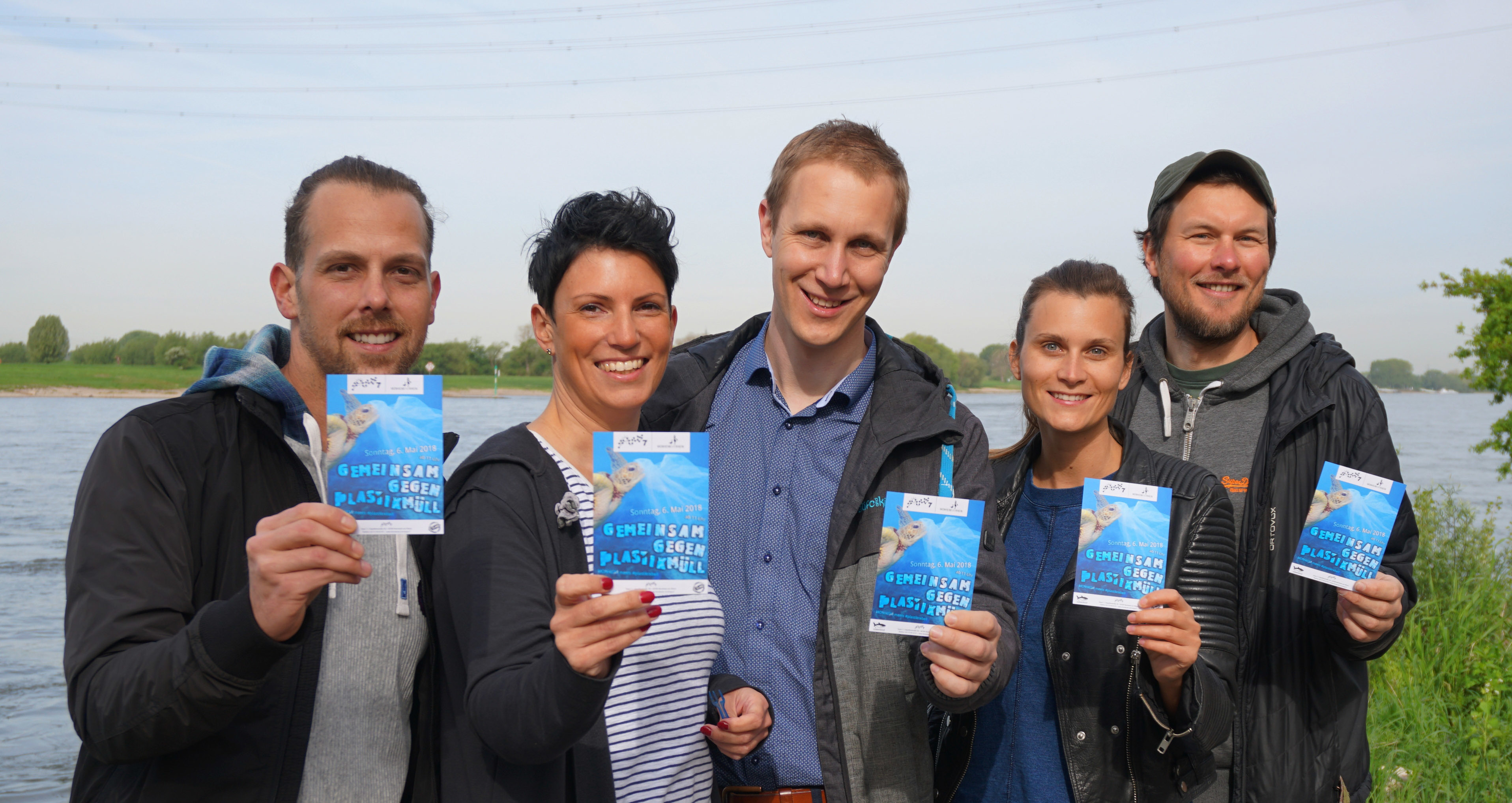 Die Ozeankind-Gründer Michael und Marina Schmidt (links und 2. von rechts), Tina Gethmann von "Cantina Catering & Küche", Bürgermeister Daniel Zimmermann und Sojus-7-Leiter Christan Kaindl (von links) freuen sich auf den Aktionstag am Sonntag.