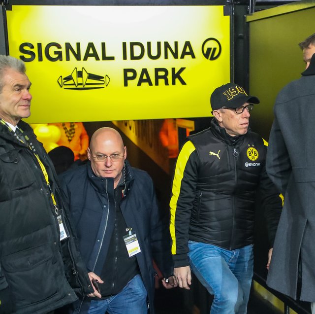 Peter Stöger wird am Samstag mit großer Wahrscheinlichkeit zum letzten Mal als BVB-Trainer in den Signal-Iduna-Park einlaufen. Sein auslaufender Vertrag wird wohl nicht verlängert.