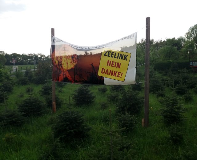 Öffentlicher Protest zwischen Voerde und Friedrichsfeld.