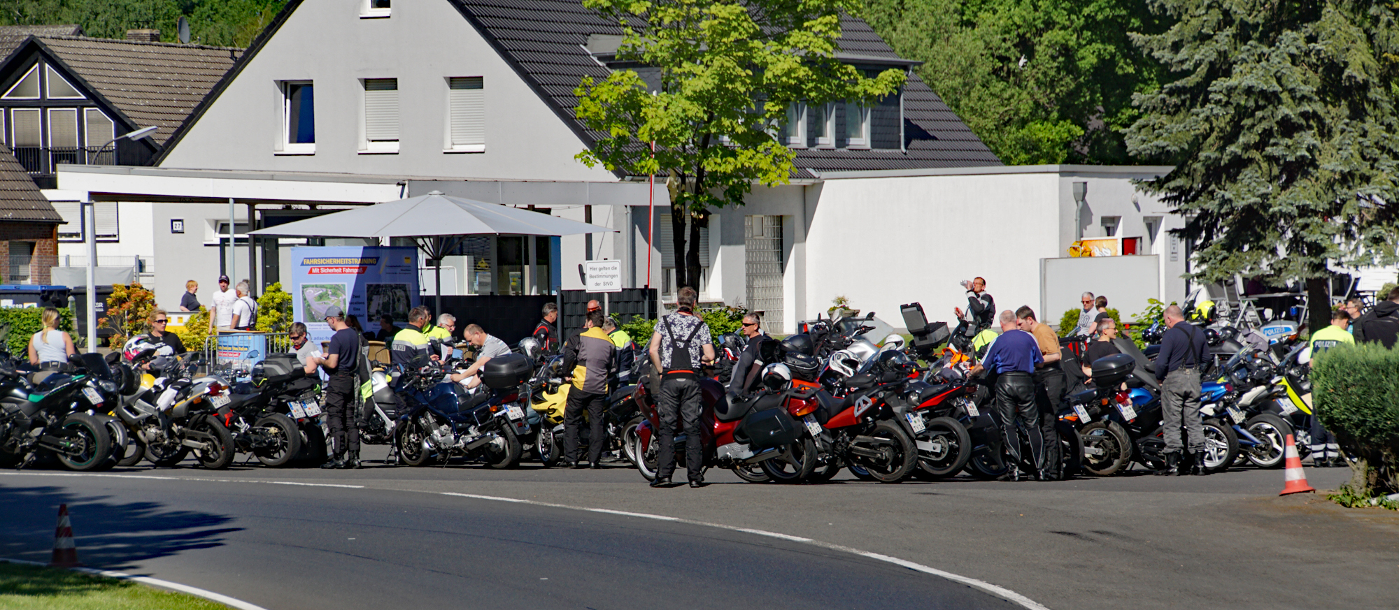 Biker starteten zur ersten diesjährigen "PoliTour".