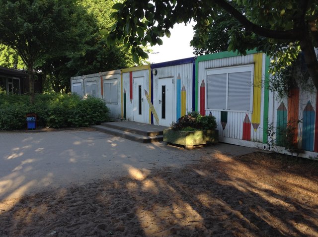 In den Containern, die Anfang 2000 als Übergangslösung aufgestellt wurden (!) werden die beiden 4. Klassen unterrichtet. Foto: Jana Perdighe