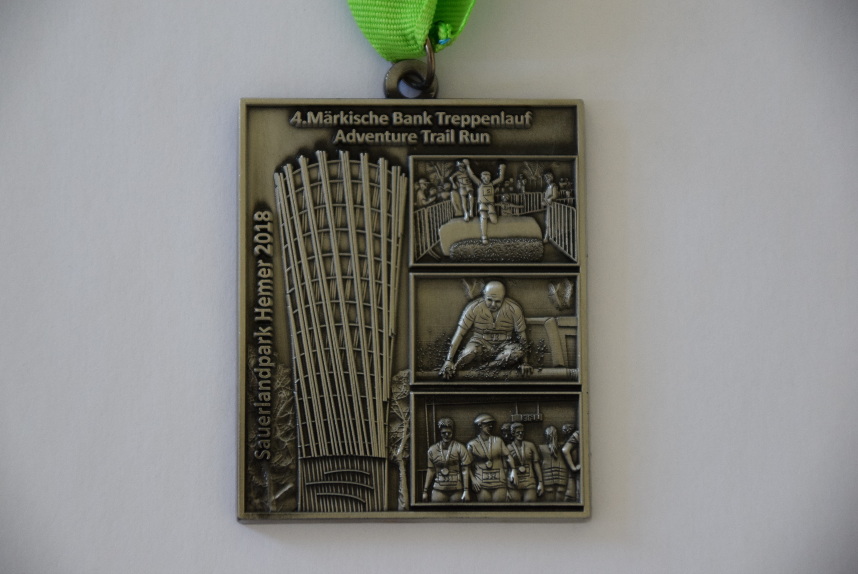 Jeder Teilnehmer erhält im Ziel eine aufwendig gestaltete Medaille. Foto: Günther