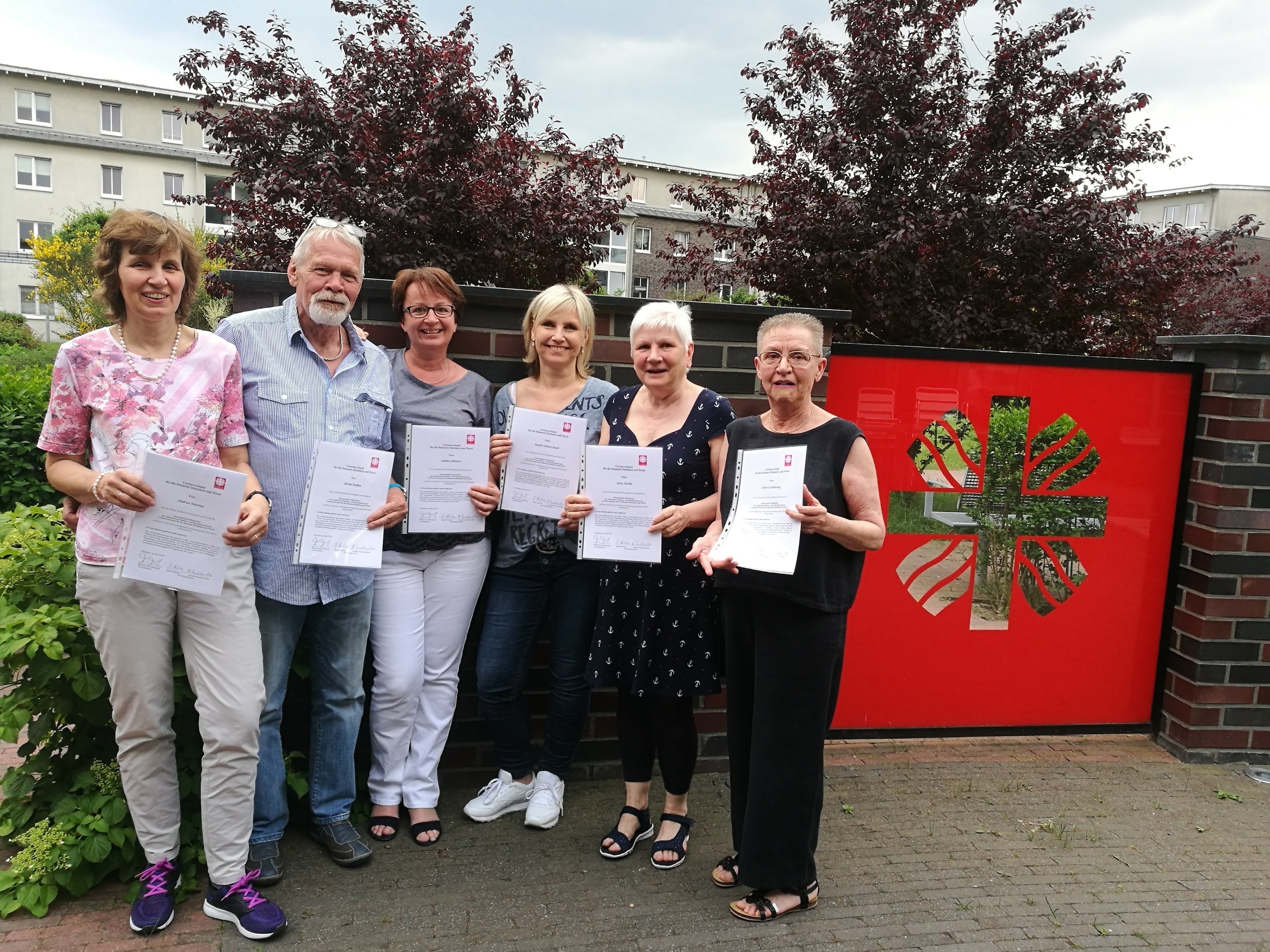 Die neuen ehrenamtlichen Mitarbeiter im Hospizdienst des Caritasverbands.
