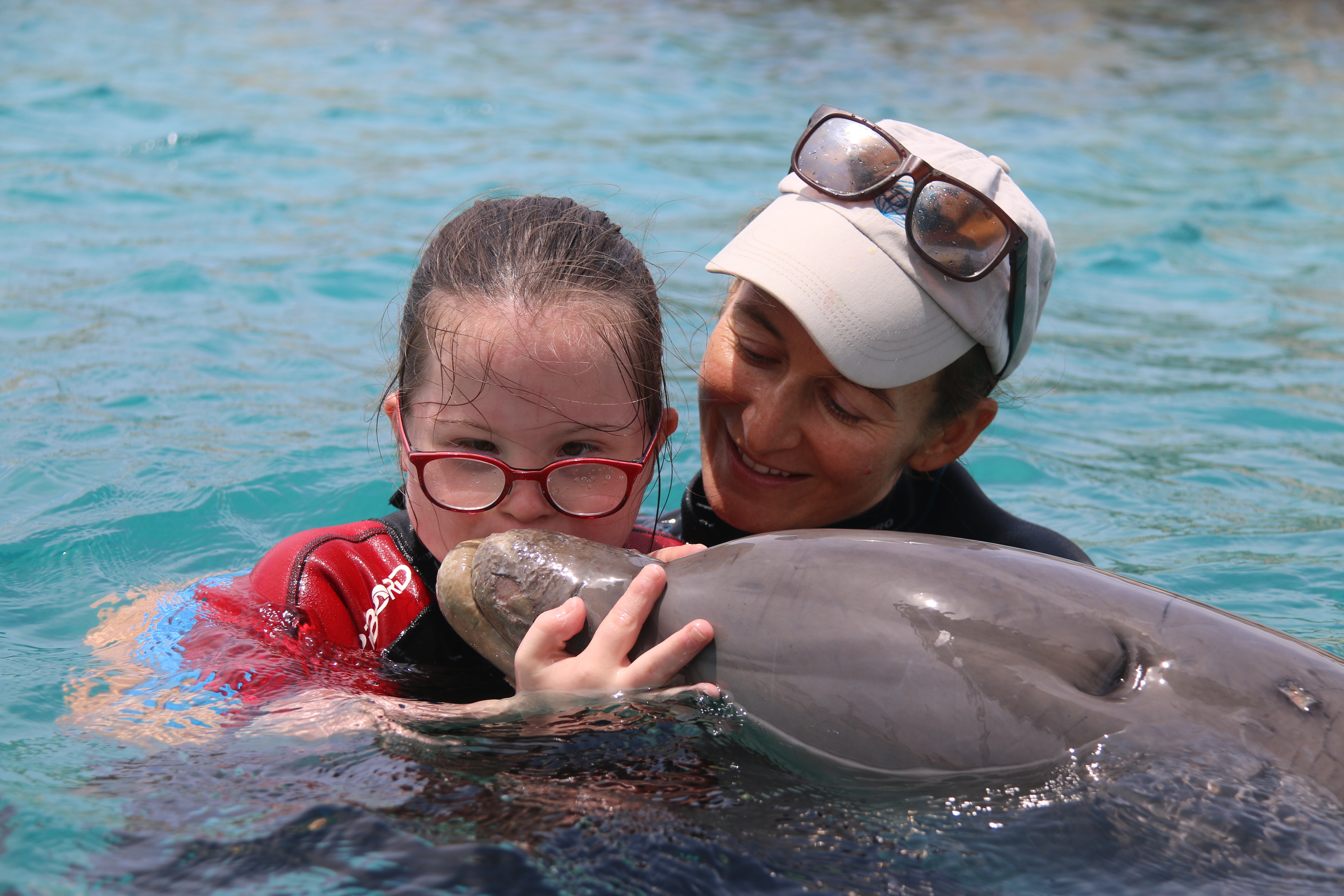Nach einer schweren Zeit geht es Hannah nun wieder sehr gut - auch Dank der Delfin-Therapie.