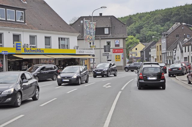Mit einer Linksabbiegespur in Richtung Montebruchstraße der Verkehr auf der Ringstraße reibungsloser fließen, sind sich viele Bürger sicher.