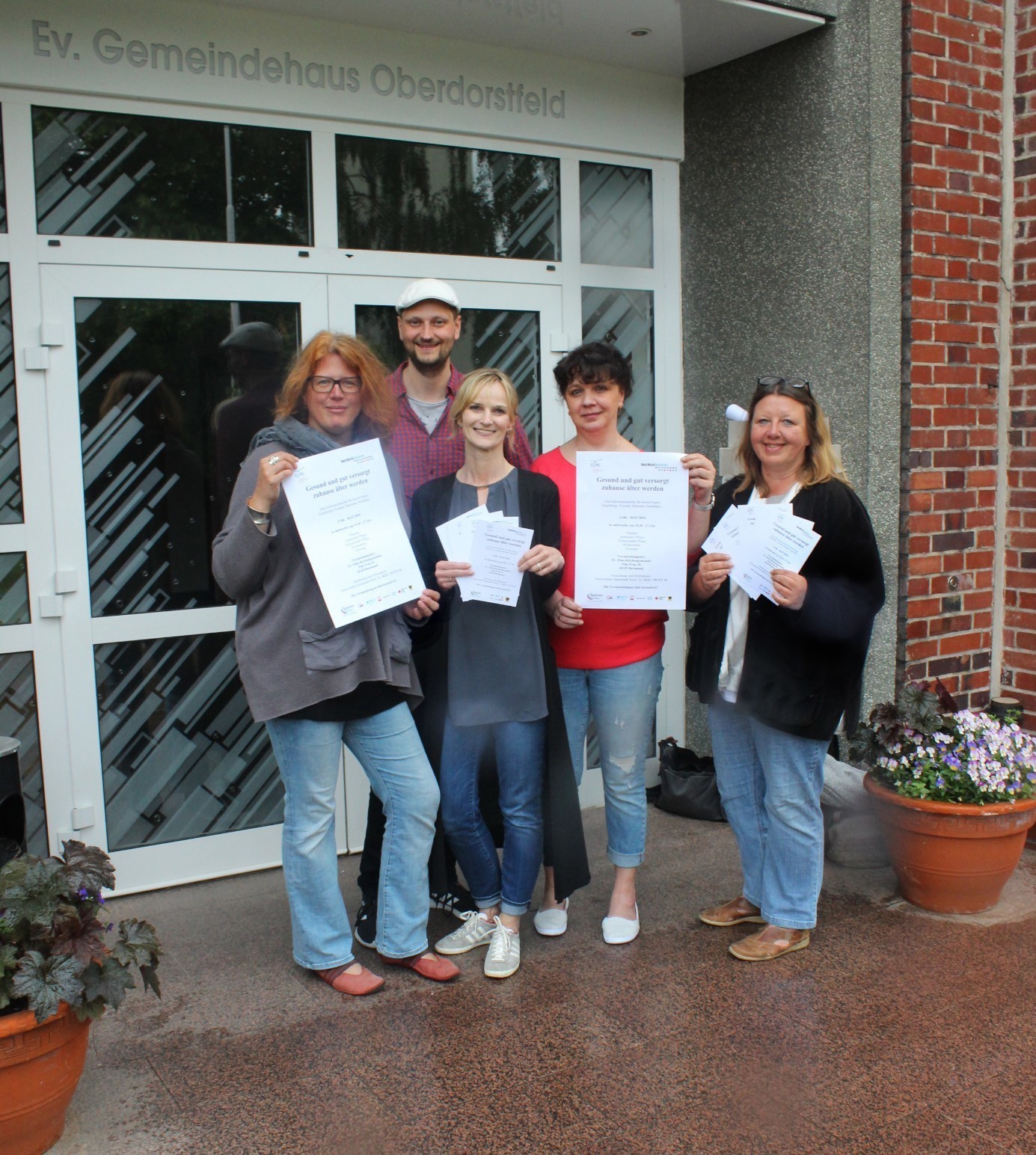 Die Fachleute (v.l.): Dr. Kerstin Schiffner (Elias-Gemeinde), Jan Hoppmann (Wohnberatung/ Kreuzviertelverein), Tanja Tenholt (Seniorenbüro I-West), Carla Cailean (AWO Tagespflege), Marion Koslowski (Seniorenbüro I-West).