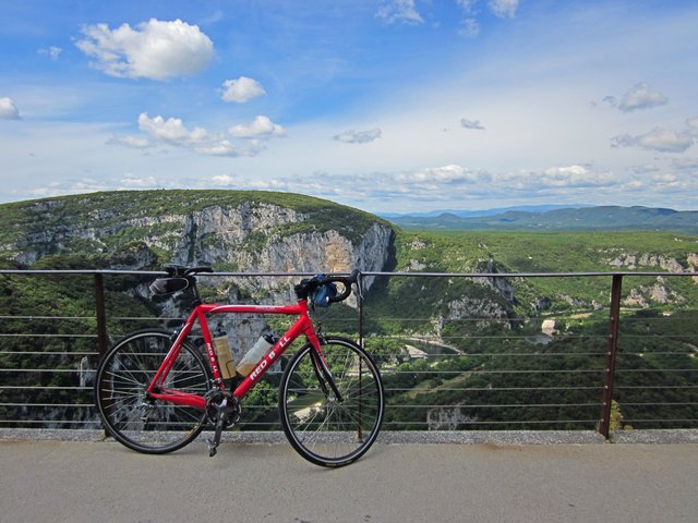 Eine der schönsten Radtouren die ich kenn: Die Panoramastraße an der Ardeche-Schlucht in Südfrankreich