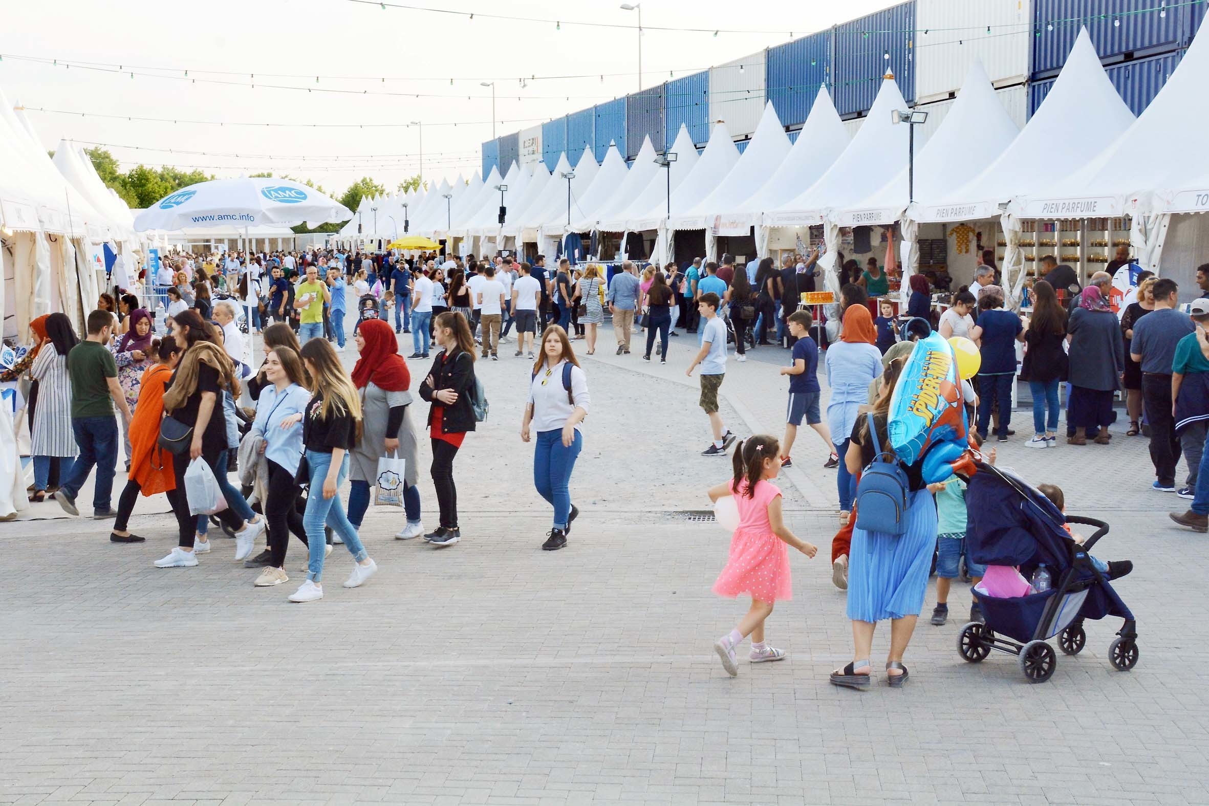 Das Festi Ramazan öffnet täglich ab 18 Uhr zum Fastenbrechen.