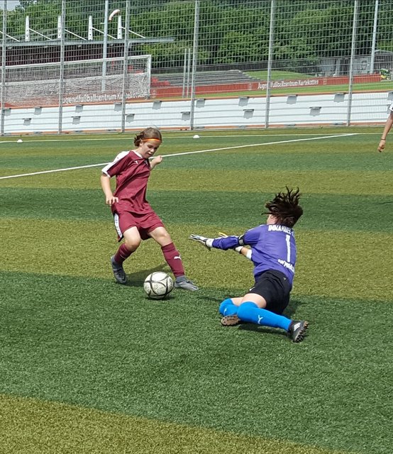 Greta tanzt die Torhüterin aus.        Foto: Henschke