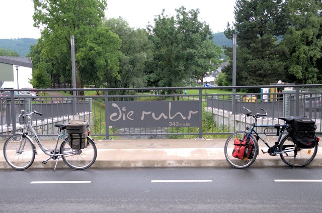 http://www.lokalkompass.de/essen-west/ratgeber/mit-dem-rad-auf-dem-ruhrtalradweg-d776766.html