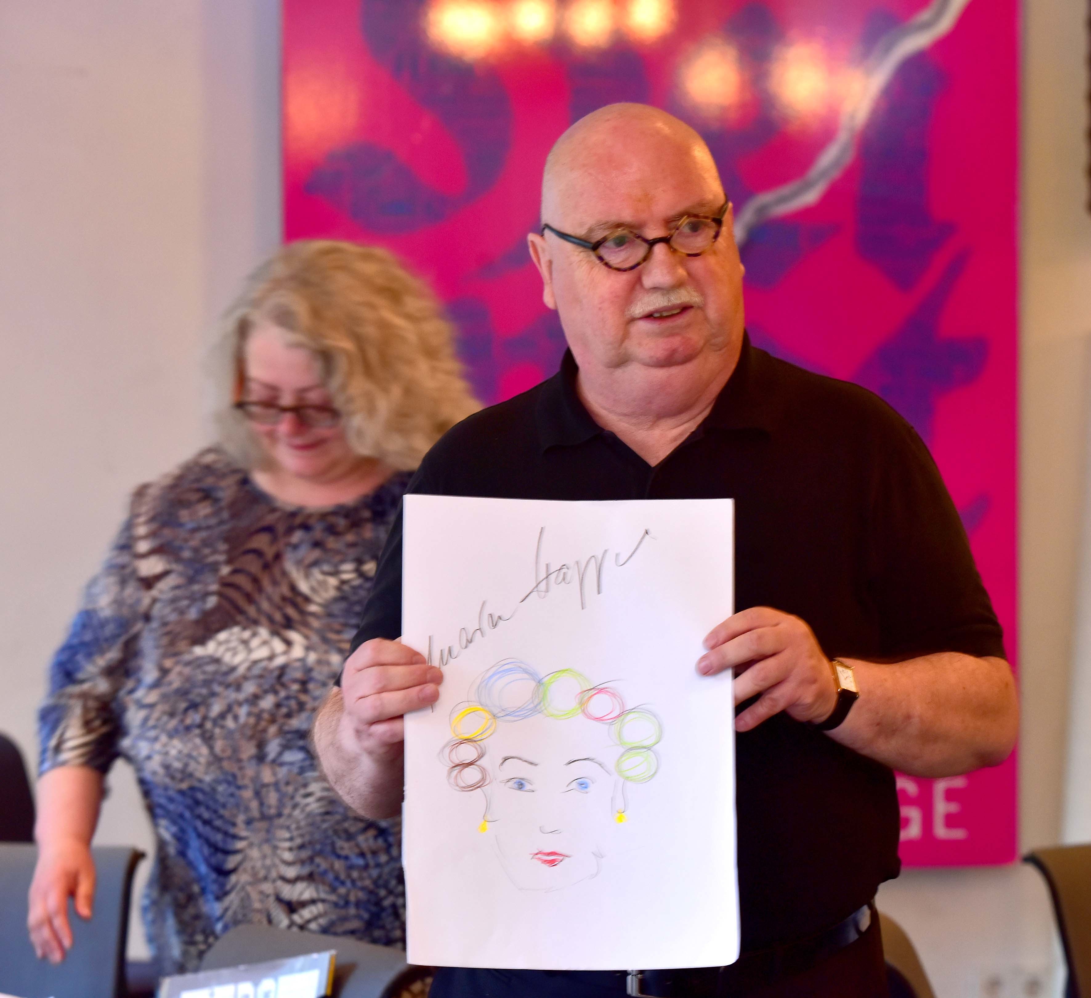 Christian Stratmann: Der Prinzipal des Mondpalast Wanne-Eickel und des RevuePalast Ruhr auf Ewald in Herten spielte auch 2018 für den Stadtspiegel wieder den Auktionator. Dank an ihn und an die Ruhrfestspiele Recklinghausen.
