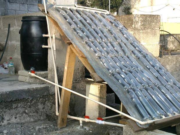 Detailierte Anleitung: http://www.pv4.at/eine-solaranlage-aus-plastikflaschen-solar-pet_1425.html
