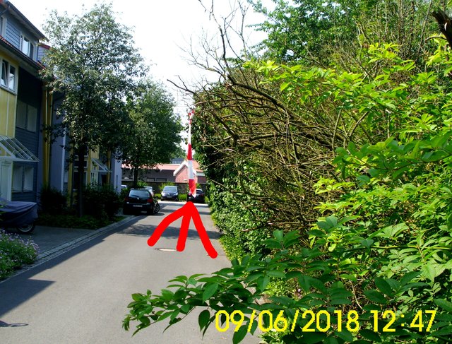 ..Flatterband angebracht.