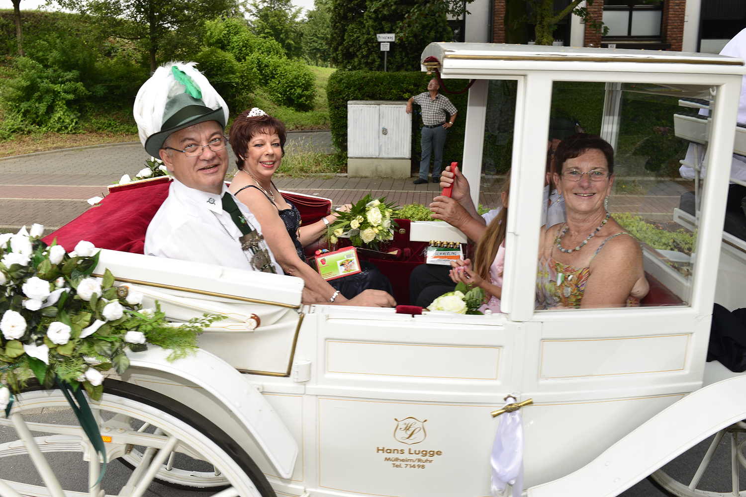 Eine letzte gemeinsame Fahrt in der Kutsche für das noch amtierende Königspaar der BSV Wilhelm Tell, Peter und Gini Pluta, wurde mit sichtlicher Freude genossen. Foto: Kariger