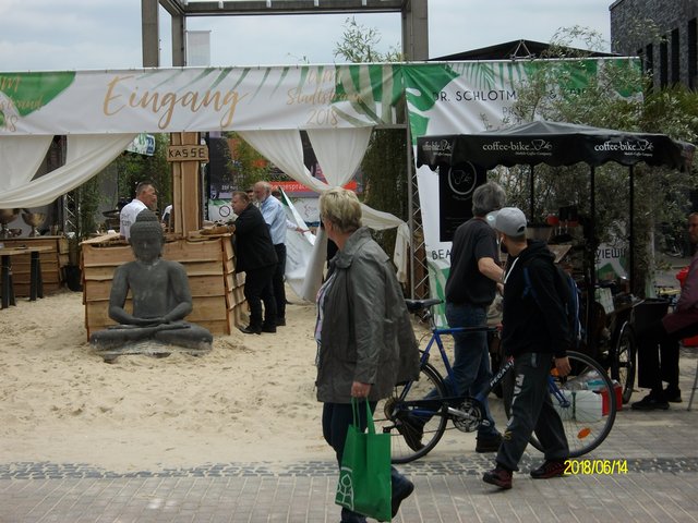 Eingang/Kasse Verzehrkarten Verkauf. Rückzahlungen ebenfalls an der Kasse bis 15.07.2018