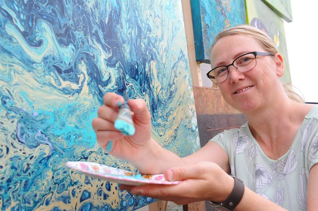 Nuran Birinci aus Düsseldorf konnten die Besucher bei der Arbeit über die Schulter schauen. | Foto: Michael de Clerque