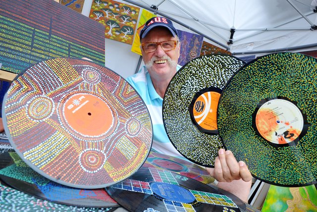 Kunstvolle Schallplatten und mehr: Albeer Koll kommt ebenfalls aus Düsseldorf. | Foto: Michael de Clerque