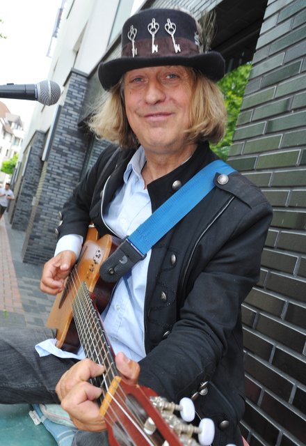 Tom Drost sorgte für musikalische Begleitung. | Foto: Michael de Clerque