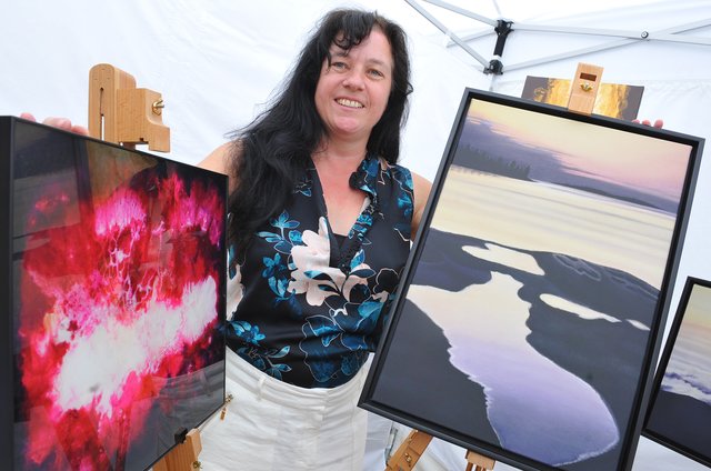 Auf "Seelenbilder" hat sich Brigitte Krings aus Hilden spezialisiert. | Foto: Michael de Clerque