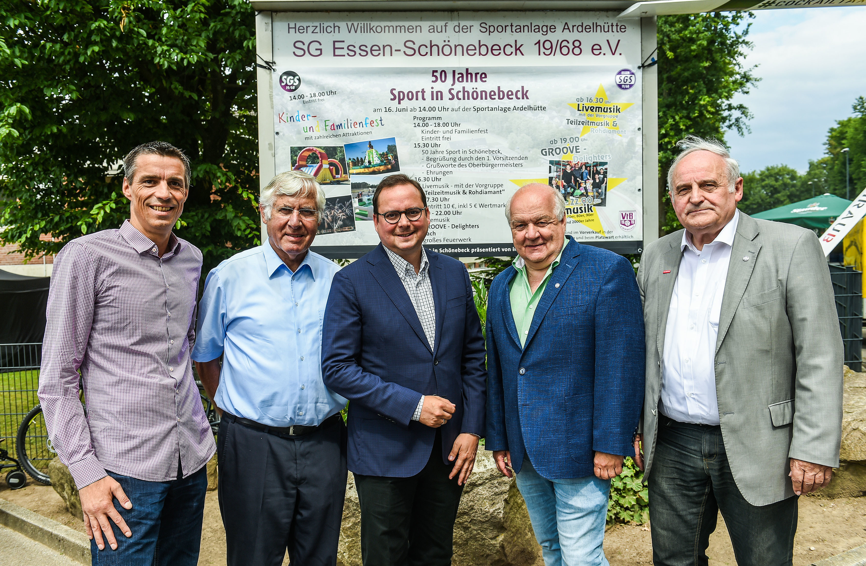 Dirk Rehage (Aufsichtsrat), Klaus Diekmann (Gründungsmitglied), Oberbürgermeister Thomas Kufen, Willi Wißing (Geschäftsführer) und Ulrich Meier (Vorstand) feierten den runden SGS-Geburtstag.