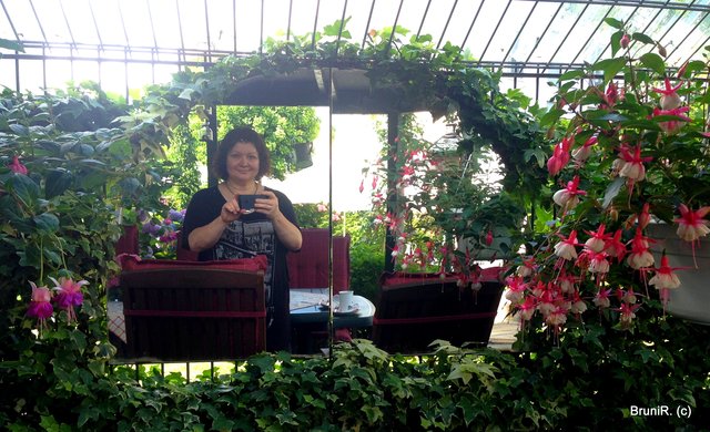 Die überdachte Sitzecke im Eingangsbereich... toll verspiegelt!