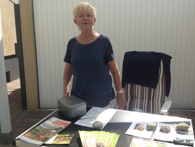 Und um das alles sehen zu können, mussten wir an die liebe Gerti Dörfling vorbei...  ;-)))